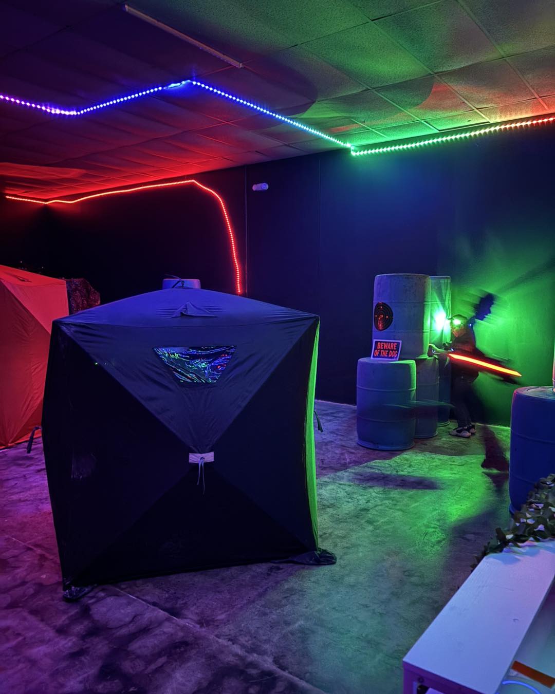 598996044_122186758628475974_1958456803815531135_n Picture of players on pixel floor